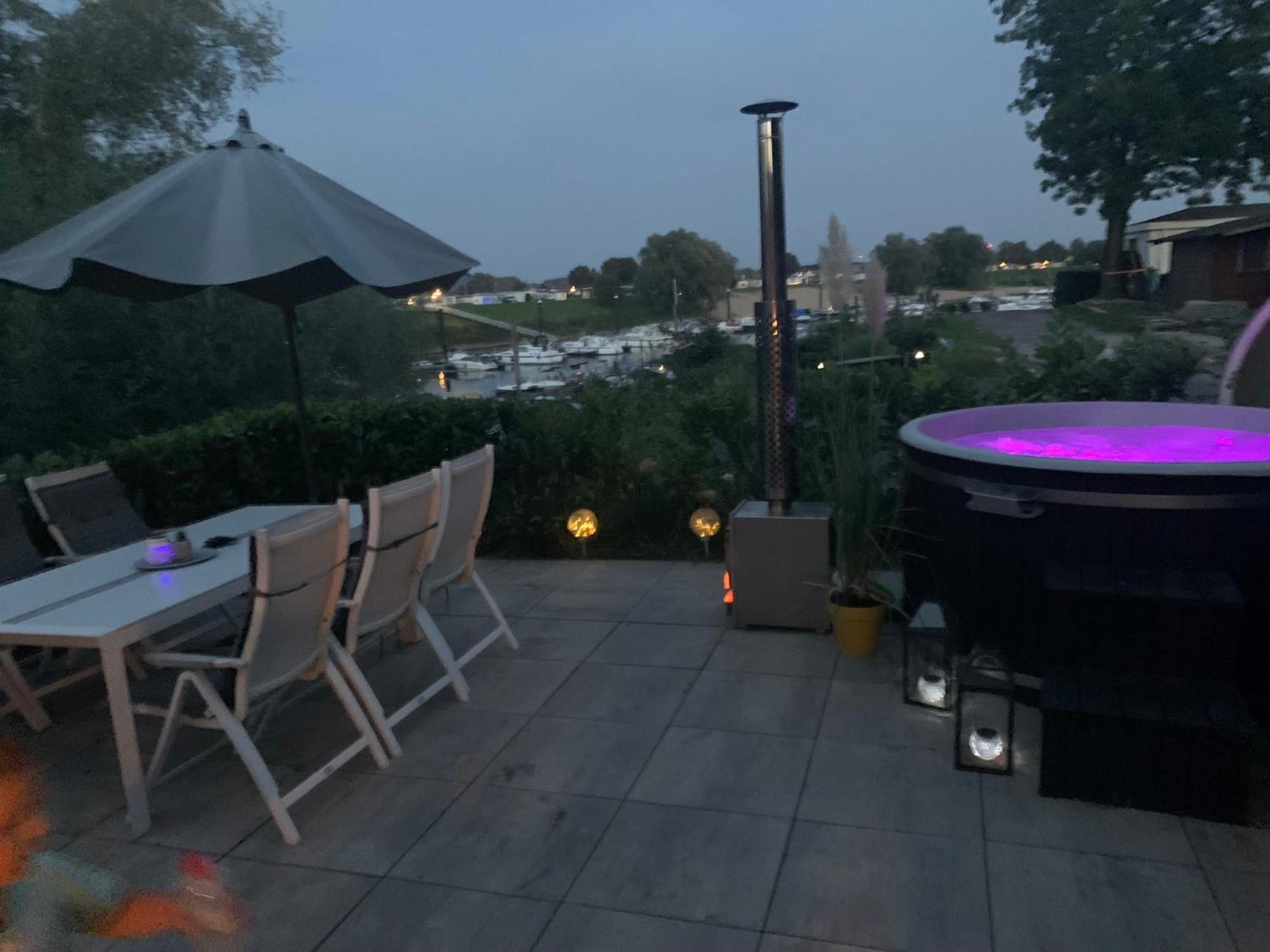 Luxus Chalet Hafenblick Lathum Ngoại thất bức ảnh